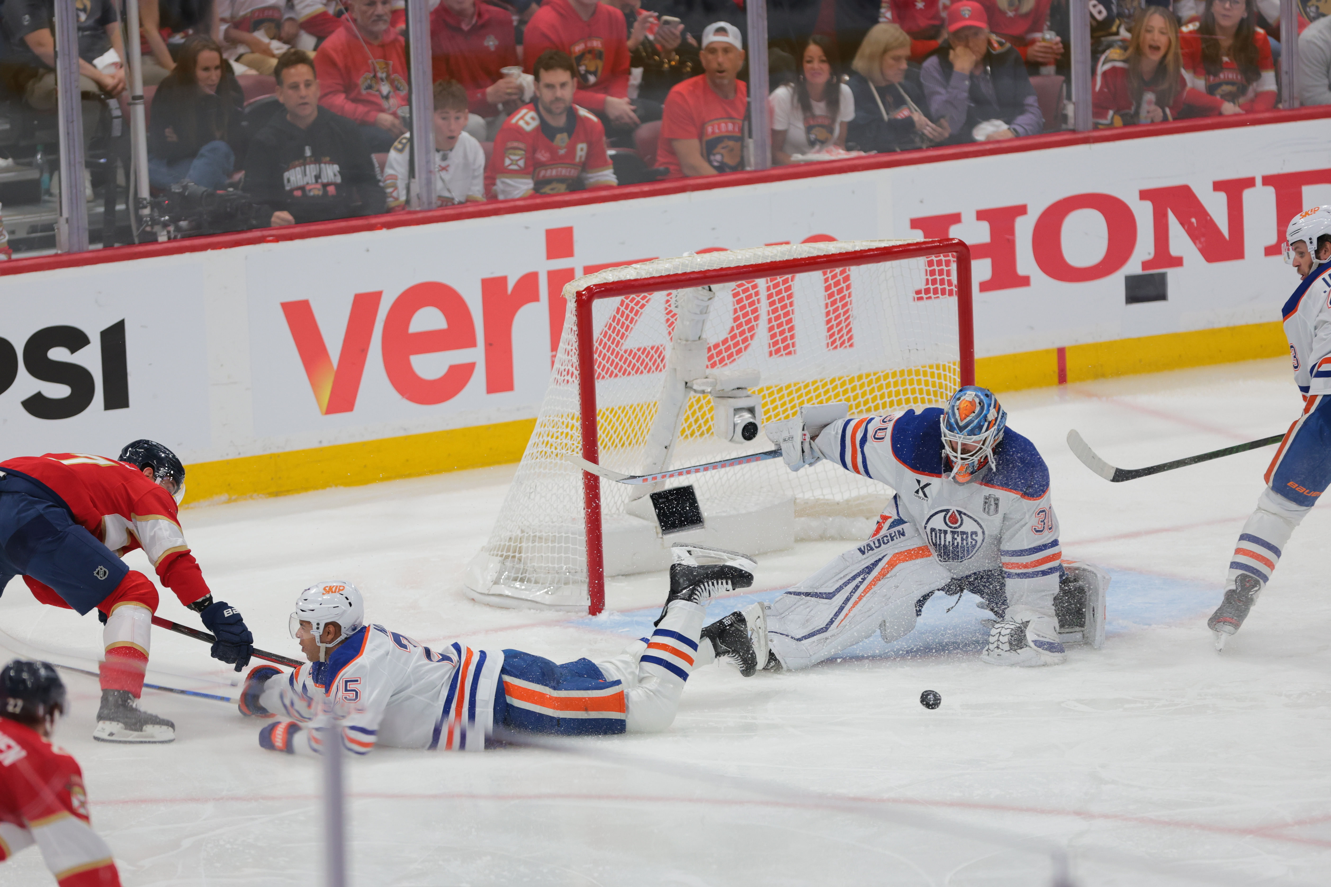 Calvin Pickard was outstanding in relief for the Oilers in Game 5 - Source: Imagn